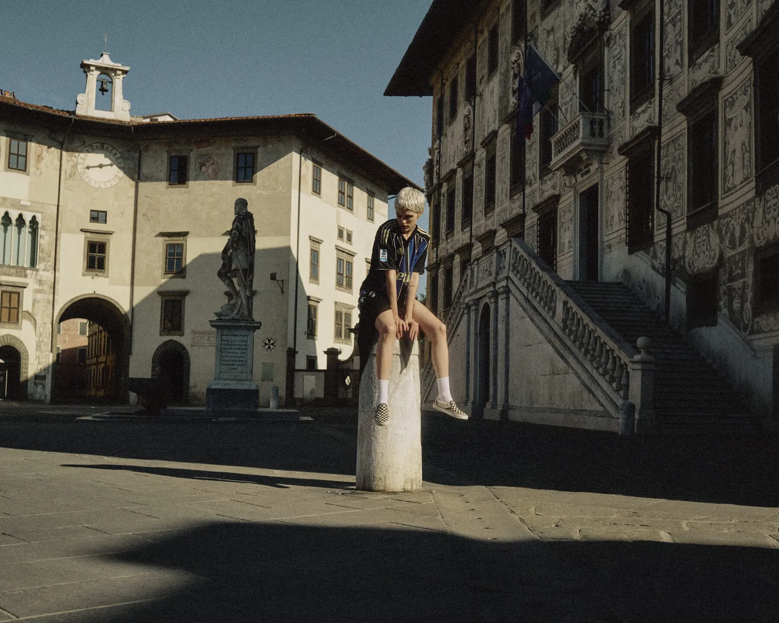 The home kit in Piazza dei Cavalieri