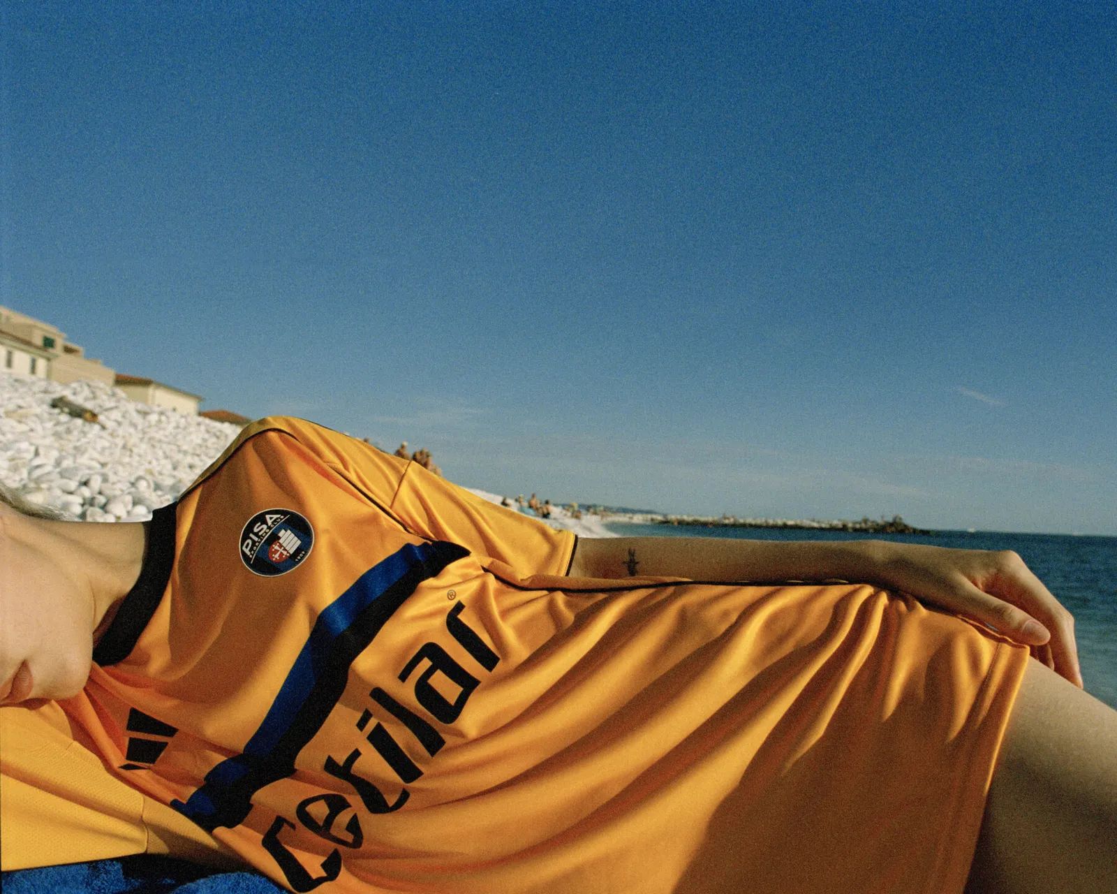 The away kit by the sea